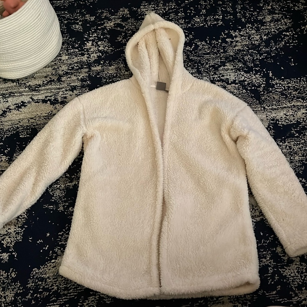 Daisy Fuentes fuzzy open cardigan